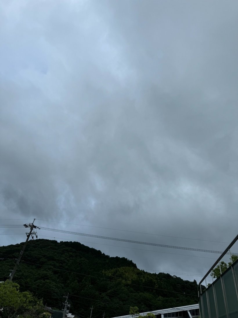 山と黒い空